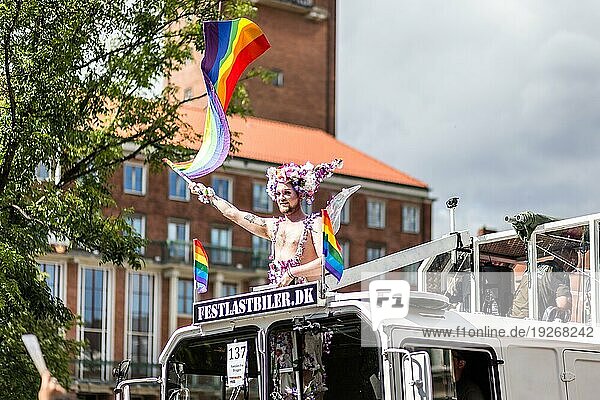Kopenhagen  Dänemark  19. August 2017: Menschen bei der jährlichen Copenhagen Pride Parade. Copenhagen Pride ist Dänemarks größtes jährliches Menschenrechtsfestival  das sich auf LGBT Themen konzentriert  Europa