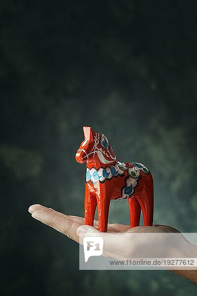 Das Dalahäst (schwedisch: Dalarna Pferd) ist eine traditionelle geschnitzte und bemalte Holzfigur  die zu einem Symbol für Dalarna und Schweden im Allgemeinen geworden ist
