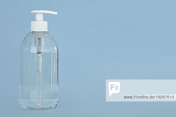 Vorderansicht transparente Flasche Flüssigseife mit Kopierfeld