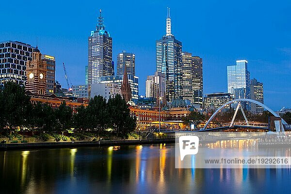 Melbourne  Australien  12. März  Melbournes berühmte Skyline von Southbank in Richtung Flinders St Station am 12. März 2014  Ozeanien