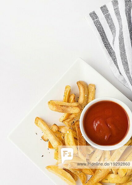 Ansicht von oben Pommes frites Teller mit Ketchup Kopie Raum