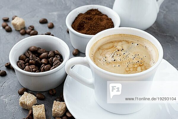 Vorderansicht Kaffeetasse Bohnen