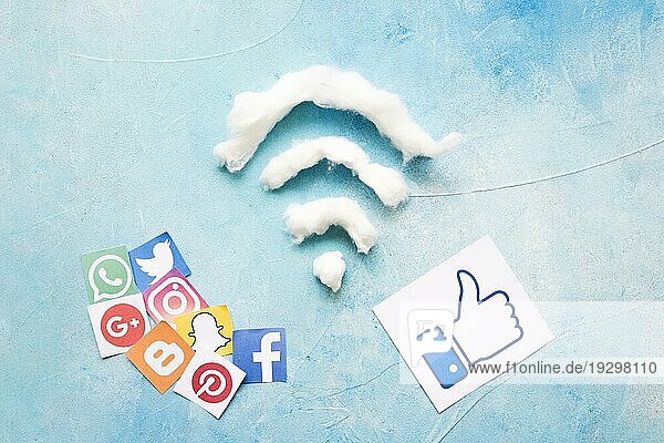 Erhöhen Sie Ansicht soziale Medien Symbol wifi Symbol