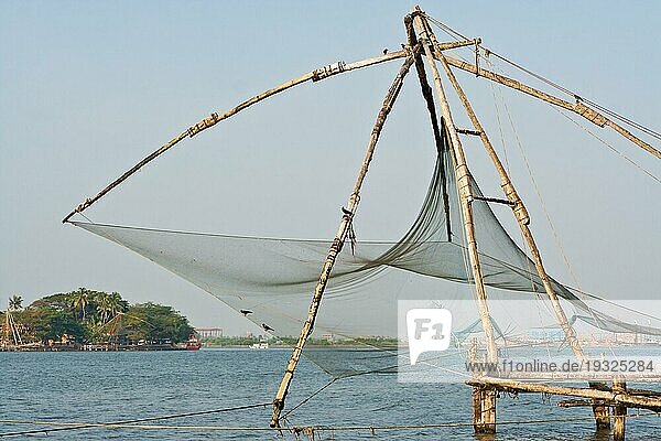 Chinesisches Fischernetz in Kochi  Kerala  Indien  Chinese fisher net in Cochin  India  Asien