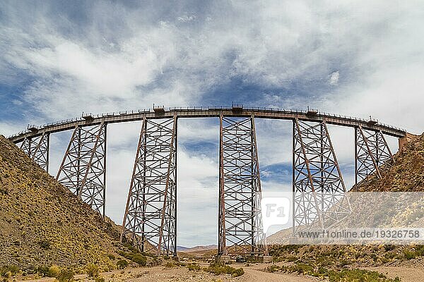 Foto des Polvorilla Viadukts im Nordwesten von Argentinien