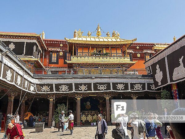 Jokhang-Tempel  tibetischer Pilgerort  Lhasa  Tibet  China  Asien