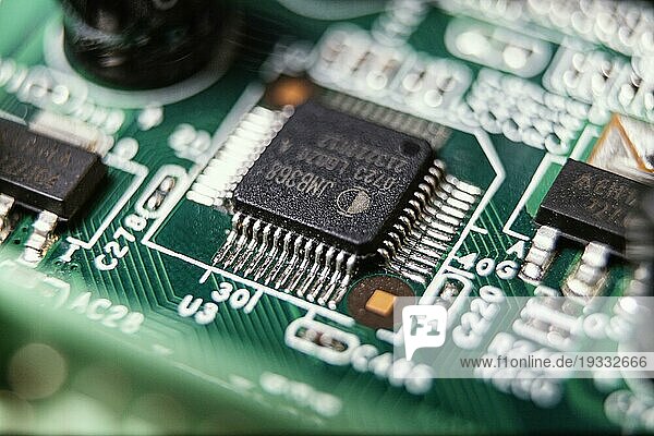 Technologischer Hintergrund mit Chip