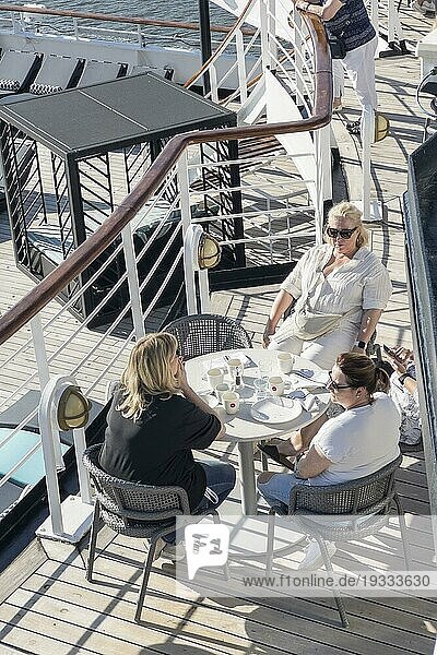 Tea Time auf dem Lido Deck des Kreuzfahrtschiffs Vasco da Gama