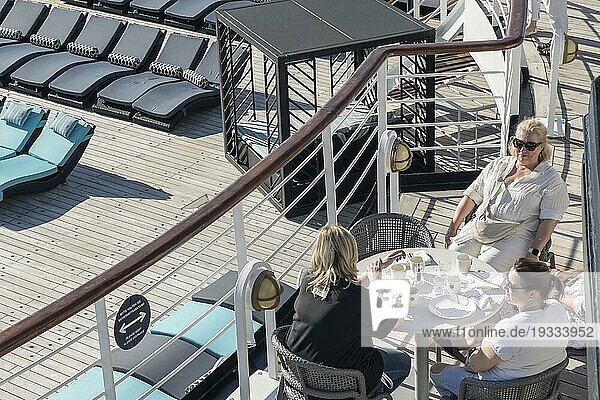 Tea Time auf dem Lido Deck des Kreuzfahrtschiffs Vasco da Gama