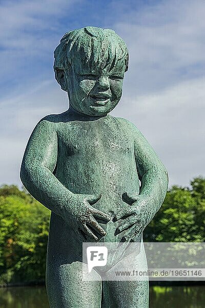 Knaben- Skulptur von Gustav Vigeland  lustig  klein  Junge  Kindheit  Frogner Park  Oslo  Norwegen  Europa