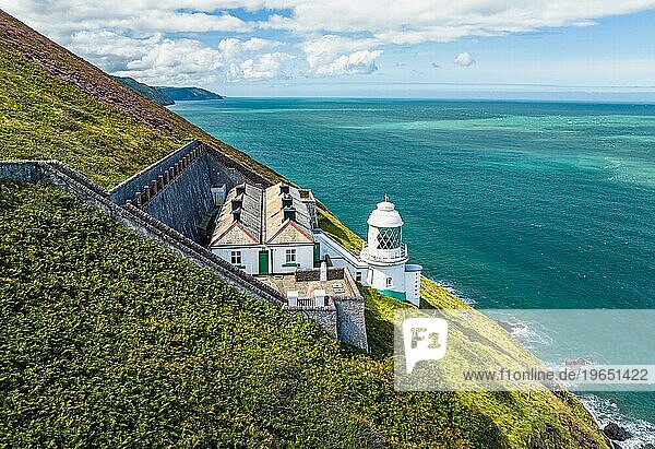 The Lighthouse Keepers Cottage aus der Vogelperspektive  Countisbury  Lynton  North Devon  England  Großbritannien  Europa