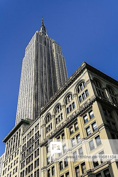 Empire stat building  Architektur  Wolkenkratzer  Hochhaus  urban  Zentrum  Manhattan  New York City  USA  Nordamerika