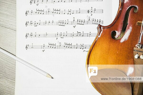 Bleistift Geige musikalische Note Tabelle