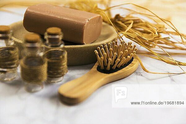 Wellness Haarbürste aus Holz mit Seife