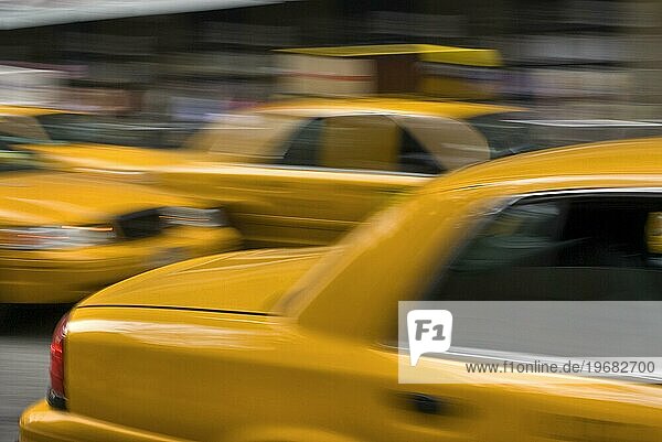 Yellow caps  Taxi  Auto  gelb  mobil  Mobilität  Geschwindigkeit  Manhattan New York city  USA  Nordamerika