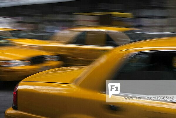 Yellow caps  Taxi  Auto  gelb  mobil  Mobilität  Geschwindigkeit  Manhattan New York city  USA  Nordamerika