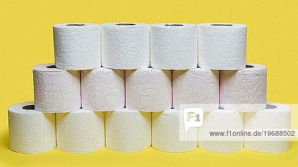Vorderansicht Reihen Toilettenpapier