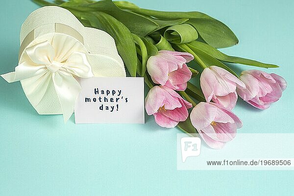 Glückliche Mütter Tag Inschrift mit Tulpen Geschenk