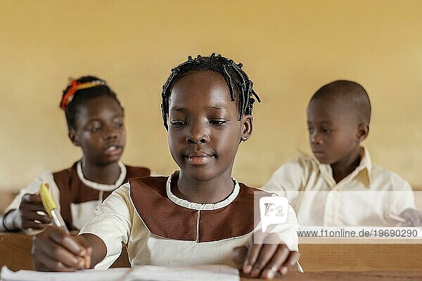 Gruppe afrikanische Kinder Klassenzimmer