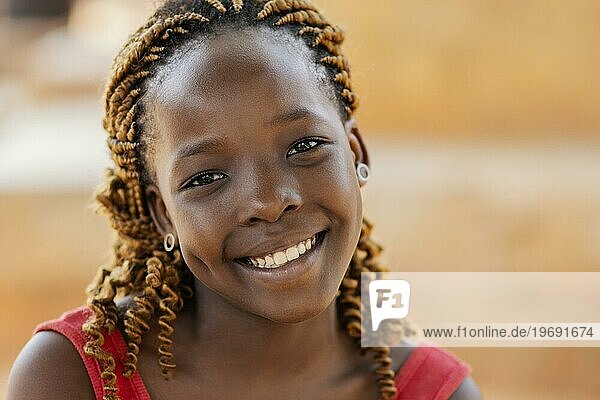 Close up schöne lächelnde afrikanische Mädchen