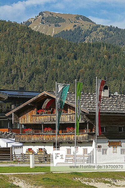 Heimatmuseum  Fahnen  Achenkirch am Achensee  Achental  Gebirge  Wald  Bezirk Schwaz  Tirol  Österreich  Europa