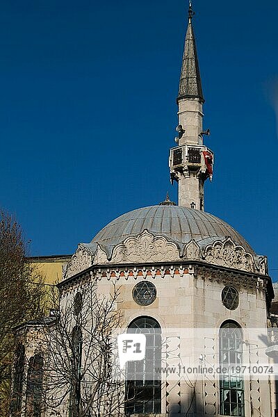 Minarett aus Stein in osmanischer Zeit Moscheen in Sicht