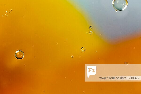 Isolierte Seife Ölblasen wässrigen Hintergrund