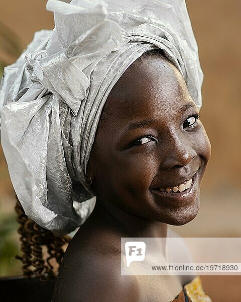 Close up smiley afrikanischen Mädchen Porträt