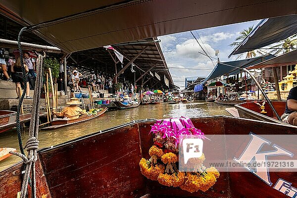 Boot  Markt  schwimmend  Handel  Verkauf  Damnoen Saduak Floating Market  Tagesausflug  Bangkok  Thailand  Asien