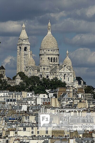 Stadtansicht auf die Basilika Sacre Coeur und Montmartre  Paris  Île-de-France  Frankreich  Europa