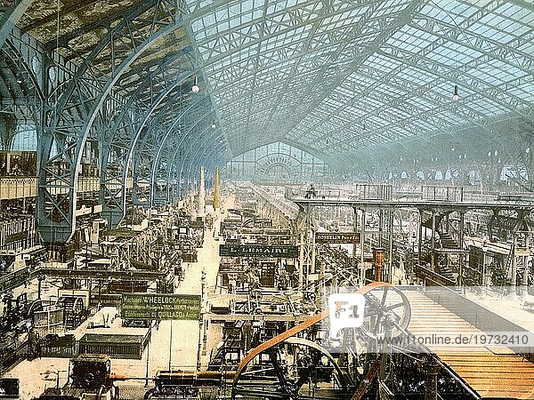 Innenansicht der Galerie der Maschinen  Exposition universelle International  1889  Paris  Frankreich  Historisch  um 1900  digital restaurierte Reproduktion von einer Vorlage aus dem 19. Jahrhundert  Europa