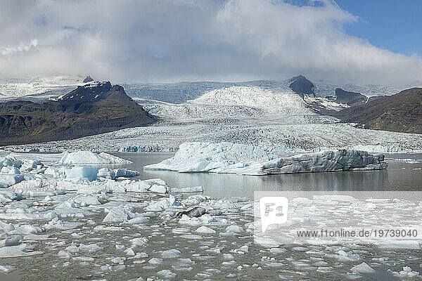 Iceland  Icebergs in Fjallsarlon lake with Vatnajokull glacier in background