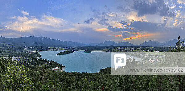 Austria  Carinthia  Scenic panorama of lake Faak at dusk