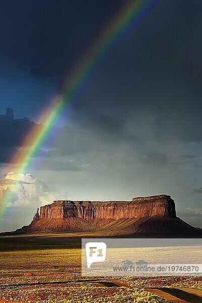 Regenbogen am Monument Valley  Wolkenhimmel  Wolke  Himmel  Western  Westen  Utah  USA  Nordamerika