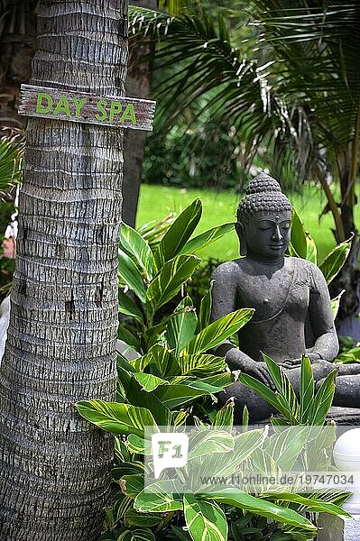 Buddha-Figur  Skulptur  SPA  Erholung  Yoga  Entspannung  Meditation  meditieren  Geist  Ruhe