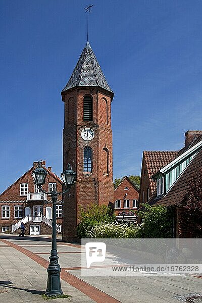 Wyker Glockenturm  Turmuhr  Glockenturm in Wyk auf Föhr  Schleswig Holstein  Deutschland  Europa