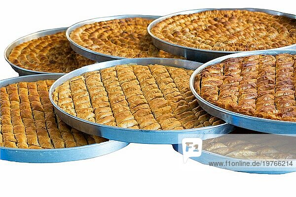 Baklava mit Pistazien  schöne Desserts der türkischen Küche. Türkische Nachspeise Baklava isoliert