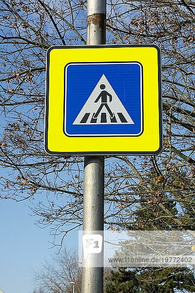 Fußgängerüberweg Straßenschild Zebrastreifen Verkehrsschild