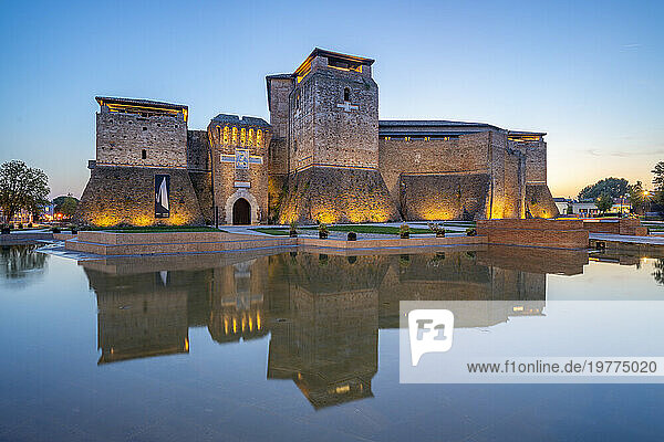 View of Castel Sismondo reflecting in ornamental water pool at dusk  Rimini  Emilia-Romagna  Italy  Europe