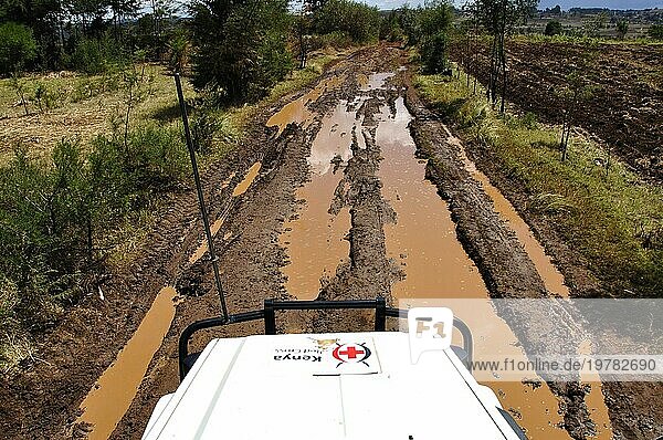 Kenia Rotes Kreuz Mission Eldoret: Dreckige Straßen und manchmal blutige Arbeit. Schlechter Zustand und Störungsbeseitigung überall