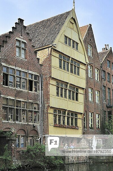 Haus mit Holzfassade  das Haus von Jan Brouckaerd in Gent  Belgien  Europa