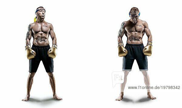 Bild von zwei professionellen Thai Boxern vor einem weißen Hintergrund. Muay Thai  Kickboxen  Kampfsport Konzept.