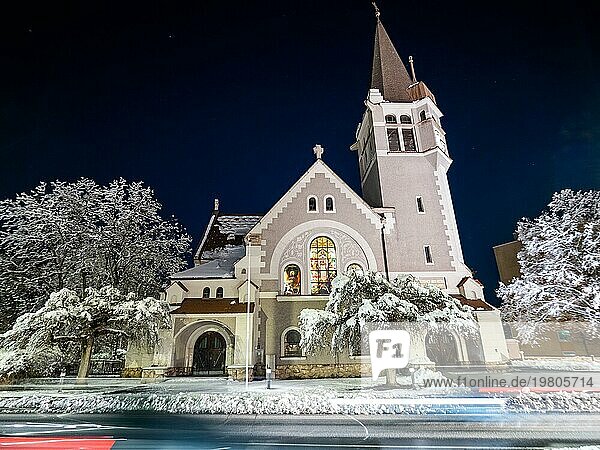 Winterstimmung  Evangelische Kirche  Gustav Adolf Kirche  Nachtaufnahme  Leoben  Steiermark  Österreich  Europa