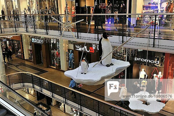Innenansicht  Shoppingcenter  im Centrum  Prag  Tschechische Republik  Europa