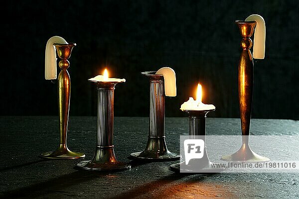 Vergängliche Zeit  ausgebrannt  fastverbrannte Kerzen
