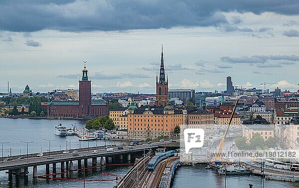 Ein Bild der Stadt Stockholm an einem bewölkten Tag
