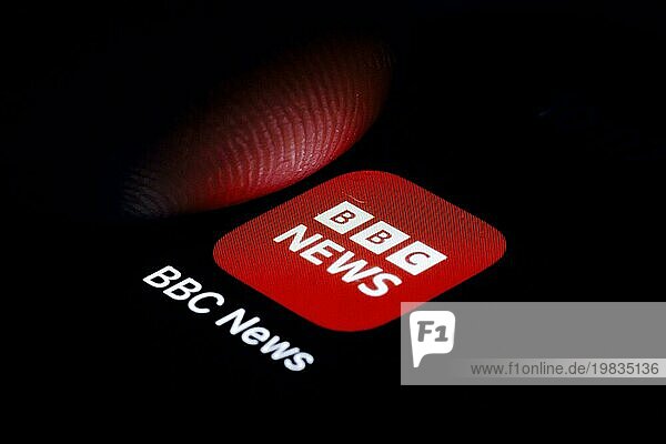 The BBC News TV channel app is displayed on a smartphone. Berlin  06.10.2023
