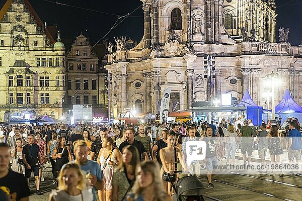 Canaletto das Dresdner Stadtfest Spaziergänger auf der Augustusbrücke