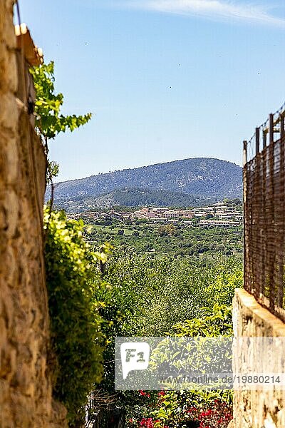 Landschaft um das Dorf Campanet im Norden von Mallorca