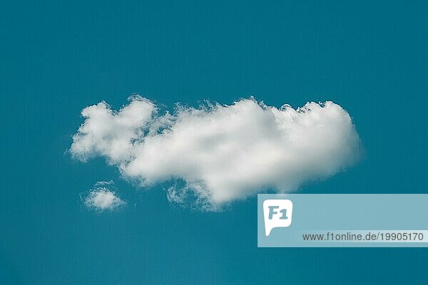 Einzelne Wolke in tiefblauen Himmel sieht aus wie Wal im Ozean  Traum wie Wolkenlandschaft  Tagträumen Konzept